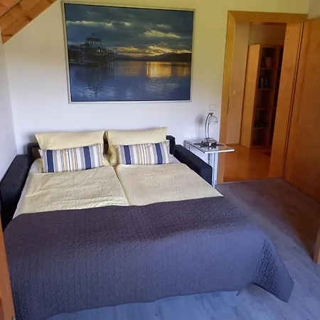 Manuela フェルデン・アム・ヴェルターゼー