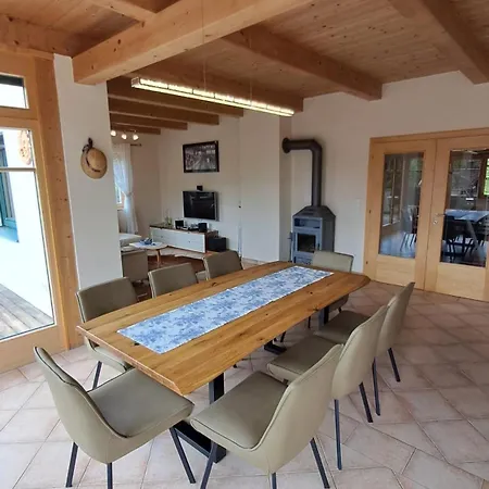 Manuela フェルデン・アム・ヴェルターゼー